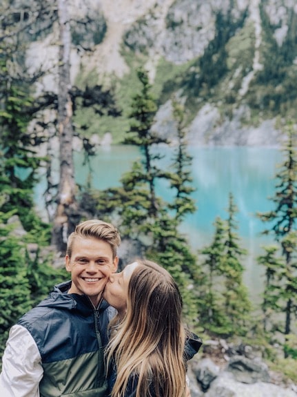 couple kissing at joffre lake in the summer
