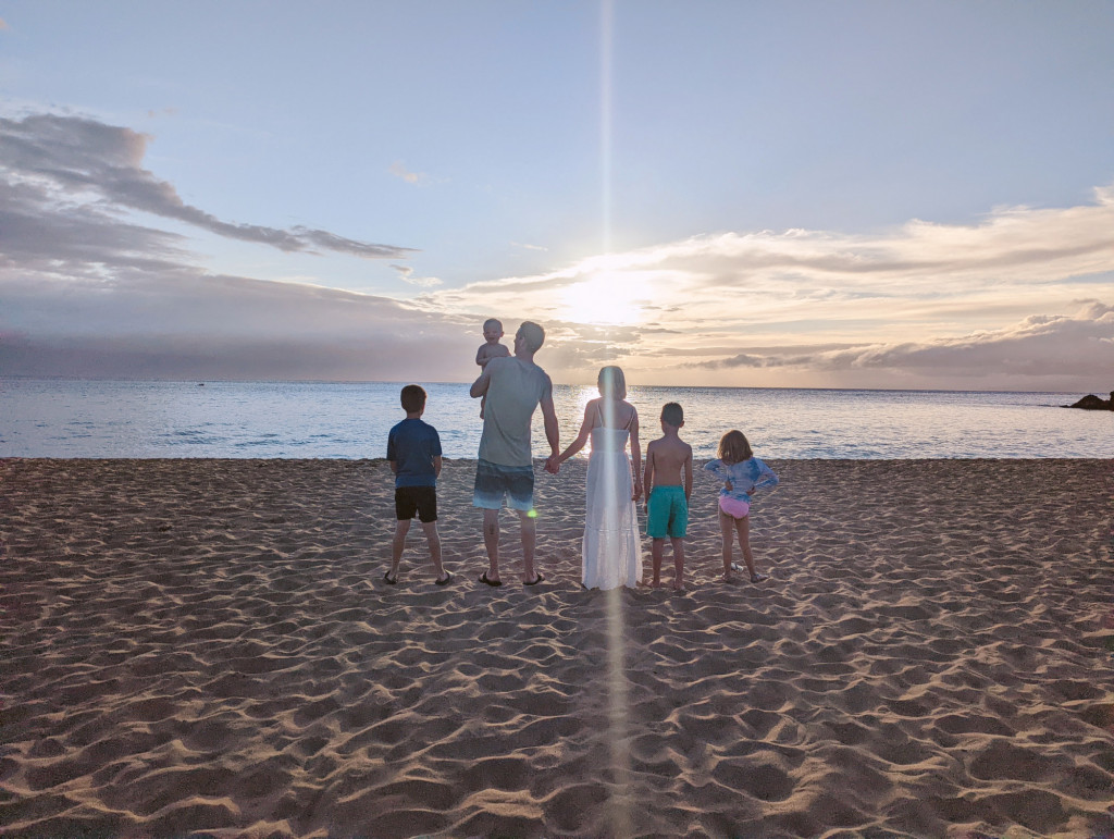 flying to hawaii on points for a family
