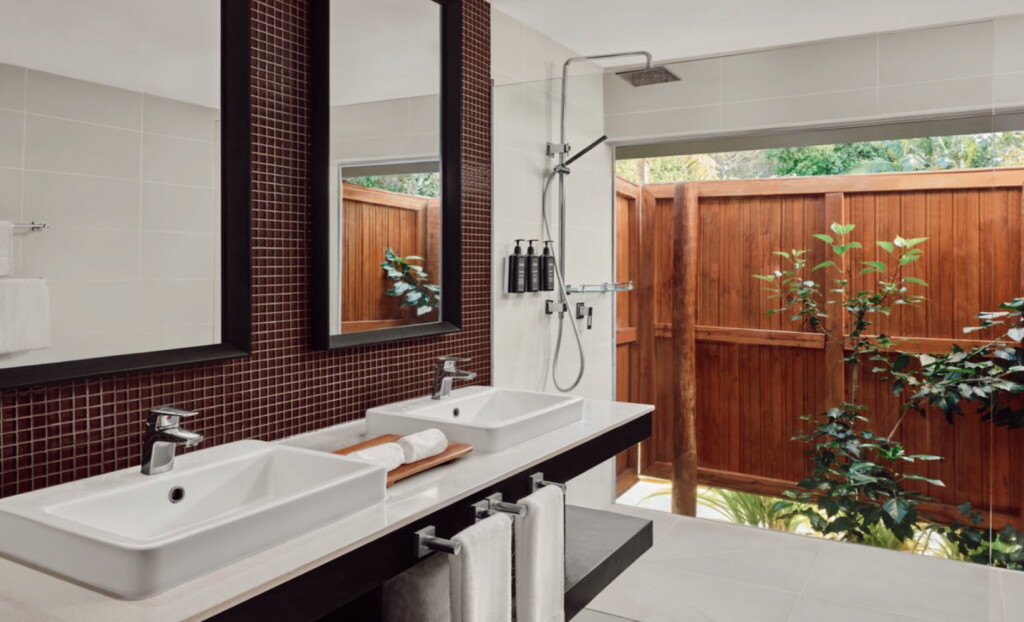 Luxury outdoor shower bathroom at Sheraton Resort Tokoriki Island Fiji booked with Marriott Bonvoy points